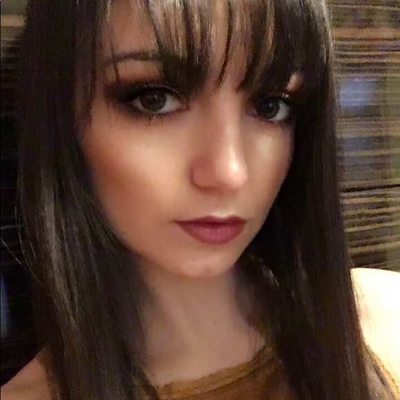 Meet your Posher, Claudia - Picture 3 of 7